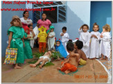 Creche Maria Delphina realiza apresentação de natal com crianças e emociona pais