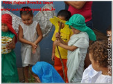 Creche Maria Delphina realiza apresentação de natal com crianças e emociona pais