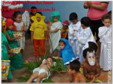 Creche Maria Delphina realiza apresentação de natal com crianças e emociona pais