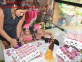 Aniversariantes 3 anos Naitê e Lara Pais Graziella e Claúdio