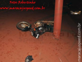 Maracaju: Motociclista é arremessado em árvore após colisão com veículo
