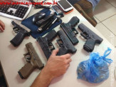 PRF realiza apreensão de 16 pistolas da marca Glock e munições na Ponte Ayrton Senna em Guaíra/PR