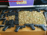 PRF realiza apreensão de 16 pistolas da marca Glock e munições na Ponte Ayrton Senna em Guaíra/PR