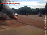 Maracaju: Motocicleta pega fogo após colisão na “Biquinha”