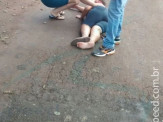 Maracaju: Pedestre é atropelada por motociclista na Rua Franklin Ferreira Ribeiro