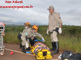 Maracaju: Veículo é fechado em curva, cai em barranco, capota e deixa uma vítima (assista)