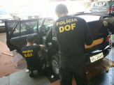 Veículo com queixa de roubo e com mais de 400 quilos de maconha é apreendido depois de “furar” bloqueio do DOF