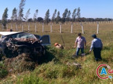 Grave acidente entre carreta e camionete deixa duas vítimas