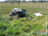 Grave acidente entre carreta e camionete deixa duas vítimas
