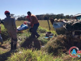 Grave acidente entre carreta e camionete deixa duas vítimas