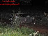 Maracaju: Carro bate em traseira de caminhão e capota na BR-267