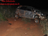 Maracaju: Carro bate em traseira de caminhão e capota na BR-267