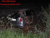 Maracaju: Carro bate em traseira de caminhão e capota na BR-267