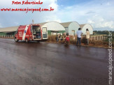 Bombeiros de Maracaju atendem ocorrência de queda de motociclista, e encontra cobra Jiboia enrolada em moto