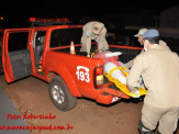 Bombeiros de Maracaju transportam vítima de queda de altura elevada em carroceria de viatura caminhonete