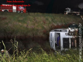 Maracaju: Bombeiros atendem ocorrência de capotamento de carreta na BR-267