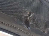Acadêmicas têm pneus rasgados após estacionarem em igreja