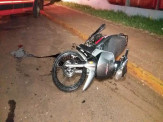 Trio furta moto, bate em árvore e adolescente morre