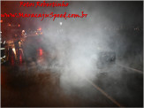 Maracaju: Corpo de Bombeiros atendem ocorrência de incêndio em veículo carregado com cigarro contrabandeado