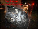 Maracaju: Corpo de Bombeiros atendem ocorrência de incêndio em veículo carregado com cigarro contrabandeado