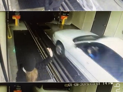 Idoso troca pedais e invade lava-a-jato com carro a 65km/h