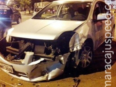 Garota de 15 anos morre ao ser arremessada contra carro em colisão