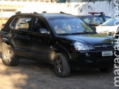 Bandidos sequestram advogada, fazem arrastão em bar e trocam tiros com PM