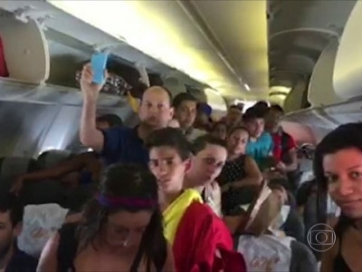 Imagens mostram passageiros em voo da Gol sofrendo com calor 