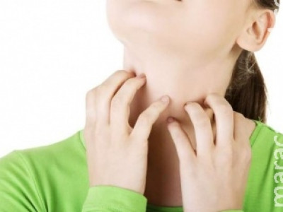 Calor e suor pioram alergia a bijuterias; veja como prevenir