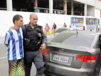 Homem é preso e diz que roubou carro para ir ao motel 