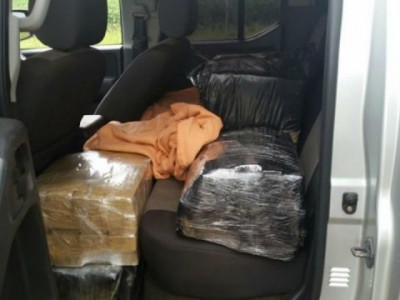 Dupla é presa com 640 quilos de maconha que seguia para Capital