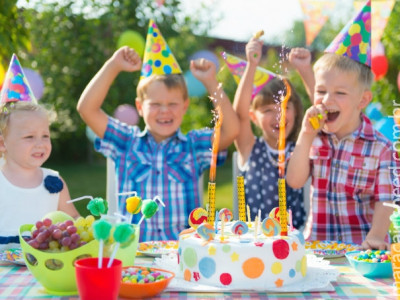 Menino de 5 anos recebe fatura por faltar festa de aniversário