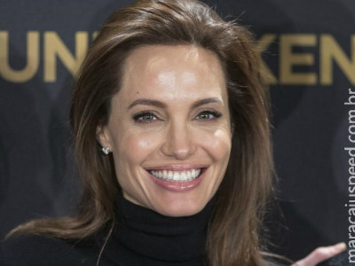 Angelina Jolie encontra o papa após exibição de filme no Vaticano