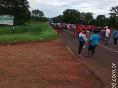  MST/MS tranca rodovias em solidariedade a famílias despejadas de acampamento
