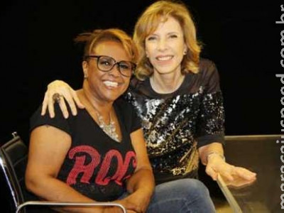 "Assumir é tirar um peso", diz Sandra de Sá sobre ser gay