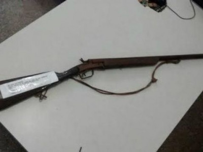 Assentado é preso com arma de caça e munições ilegais 
