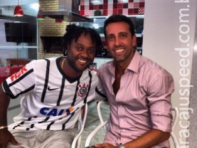 Após reviravolta, Vágner Love acerta com o Corinthians
