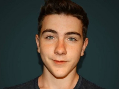 Jovem americano é expulso do colégio após de assumir gay