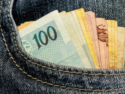 Salário mínimo tem maior poder de compra em quase 50 anos