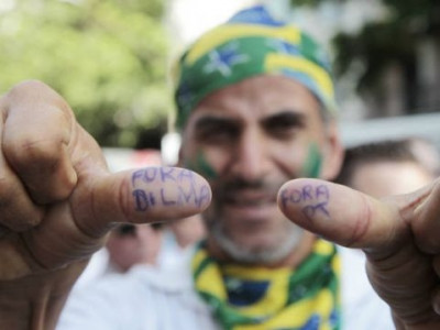 Grupos a favor do impeachment proliferam na internet