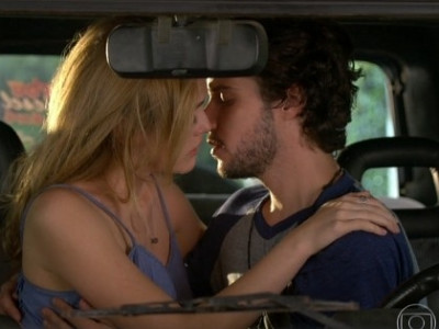 Sete Vidas: Pedro e Júlia descobrem que não são irmãos e transam