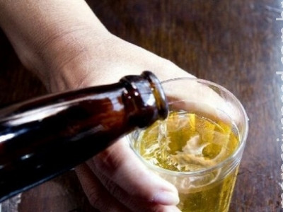 Cientistas russos concluem teste de remédio que promete curar alcoolismo