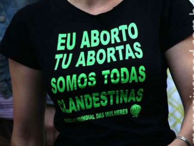  Mulher relata abandono em aborto aos 17: "fiz tudo sozinha"
