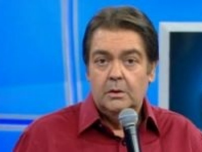 Faustão pede desculpas por ofender assistente