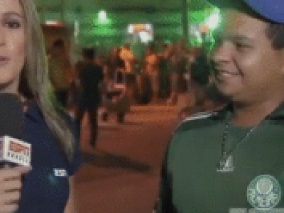 Repórter dá bronca ao vivo em torcedor em provocação homofóbica