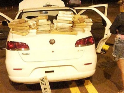 PRF prende na BR-060 mulher que lavava 50 quilos de maconha 