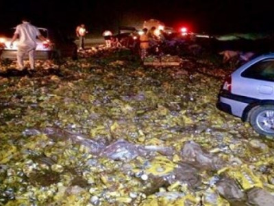 Carreta carregada com cerveja tomba na BR 163
