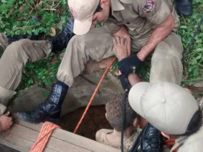 Homem cai em poço e espera dois dias para ser resgatado