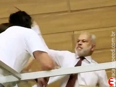  Criticado, vereador dá tapa na cara de morador 