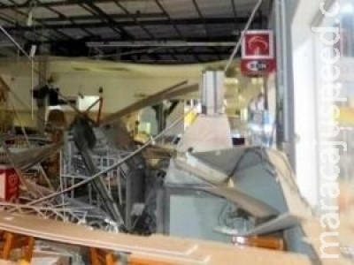 Grupo invade posto, rende funcionários e explode caixa eletrônicos